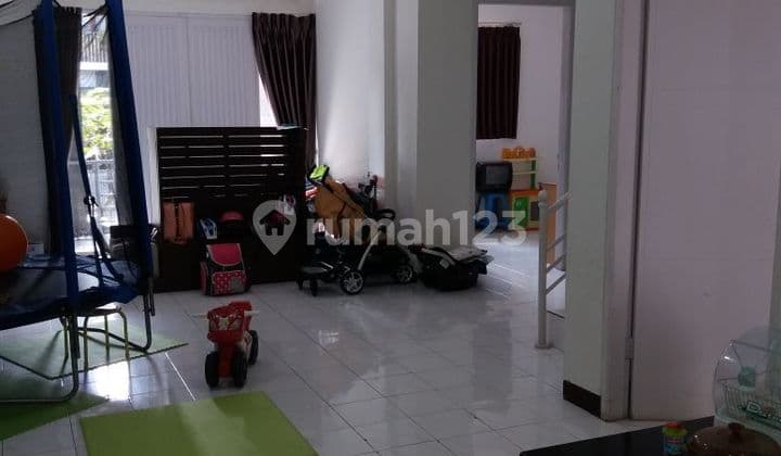 Rumah Cantik Kawasan Elit di Setraduta