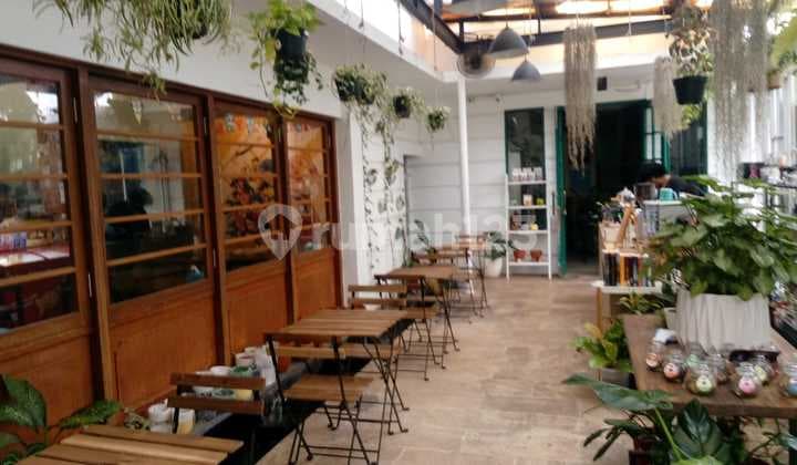 Gedung Luas Cocok Jadi Resto, Cafe, Dan Kantor di Sayap Riau
