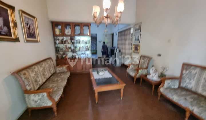 Rumah Luas Ada Taman Bisa Jadi Kost di Dago