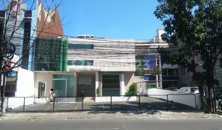 Ready-to-Use Shophouse Suitable for Office in Sumur Bandung