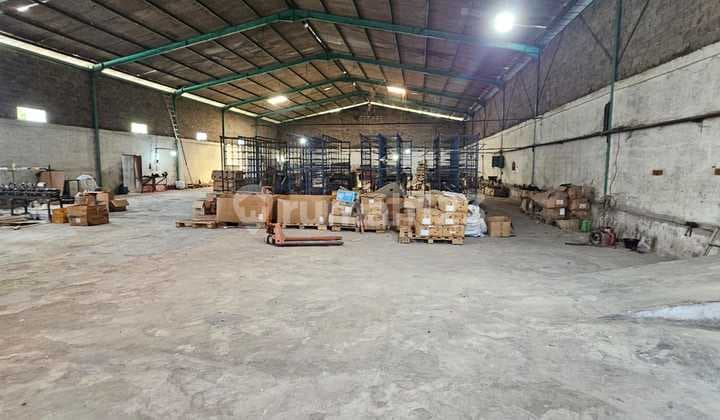 Gudang + Rumah Luas, Bangunan Terawat di Sayap Batujajar