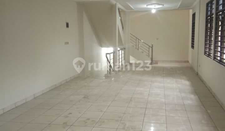 Ruko Lokasi Ramai Dan Strategis di Otista Raya