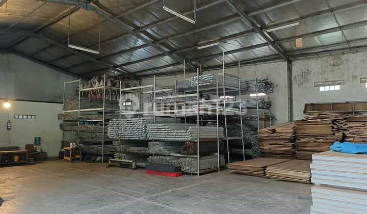 Gudang Masuk Truk Fuso, Dekat Mainroad Soetta di Cipamokolan