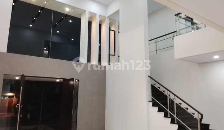 Luxurious and Serene Home in Singgasana, Safe & Strategic Complex