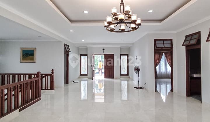 Rumah 2 Lantai di Pondok Indah dengan Lokasi Yg Strategis