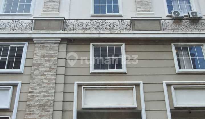 Shop House in Green Lake City Cipondoh Tangerang Ready