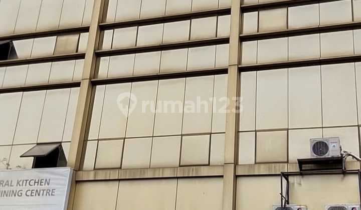 Ruko Hadap Jalan Raya di Green Lake City Cipondoh Tangerang