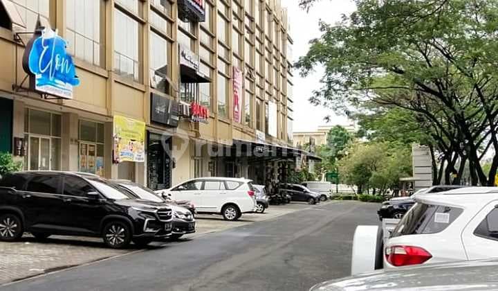 Ruko Hadap Boulevard di Green Lake City Cipondoh Tangerang