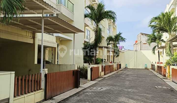 J2201-Cbl5 Rumah 2 Lantai Split Level 6,4X12,5 M2 Dalam Cluster Kecil di Duri Kepa