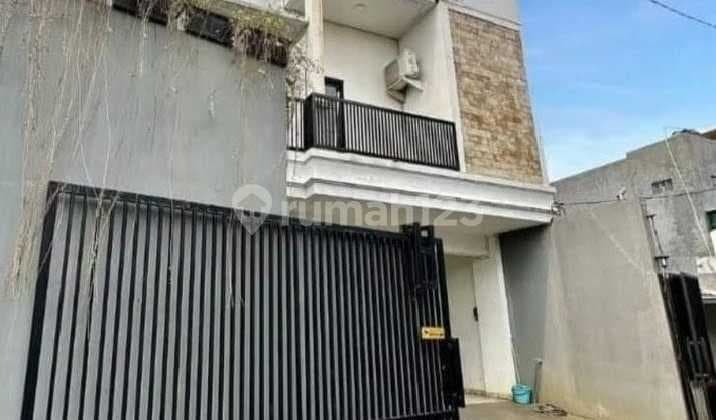 S2211-Cb73= Rumah 3,5 Lantai LT 141/350 M2 Carport 3 Mobil Dekat Jalan Raya di Rempoa Tangsel