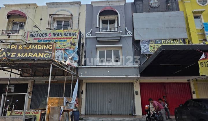 Disewakan Ruko Bulevar Hijau 2,5 Lantai, Lokasi Strategis
