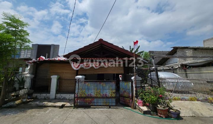 Dijual Murah Rumah Luas di Jl. Apel Harapan Indah Bekasi