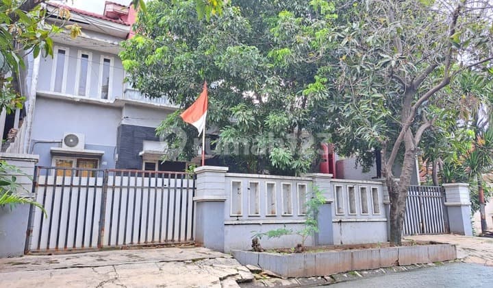 Rumah Luas dan Nyaman di Cluster Sriwedari Taman Harapan Baru