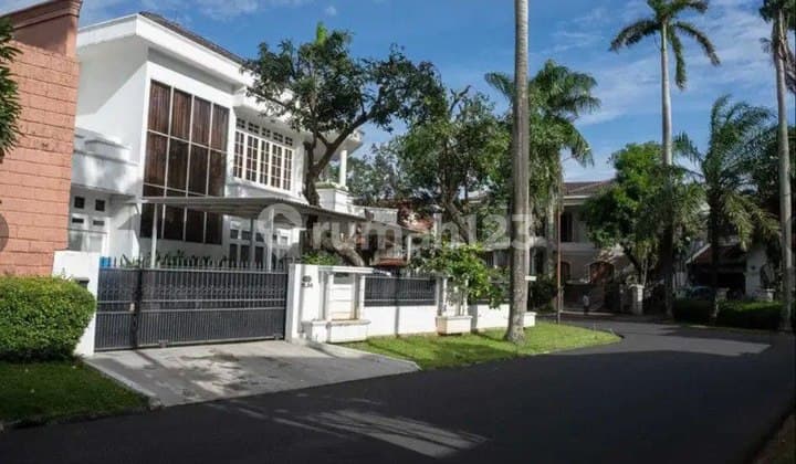 Rumah American Style, Hook, Dalam Komplek di Pondok Indah, Jakarta Selatan