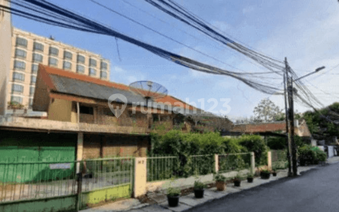 Rumah Tua Akses Jalan Lebar dan Bebas Banjir Area Jalan Kramat, Jakarta Pusat