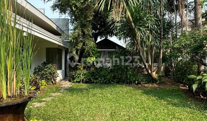 Rumah Super Strategis, Jalan Ki Mangunsarkoro, Menteng, Jakarta Pusat