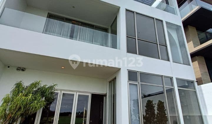 Rumah Mewah Furnished Pik, Area Full View Laut dan Golf
