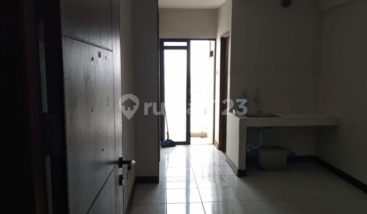 The largest Lagoon Betos Apartment in Bekasi, unfurnished unit.