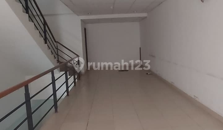 Ruko siap pakai dan ada penyewa