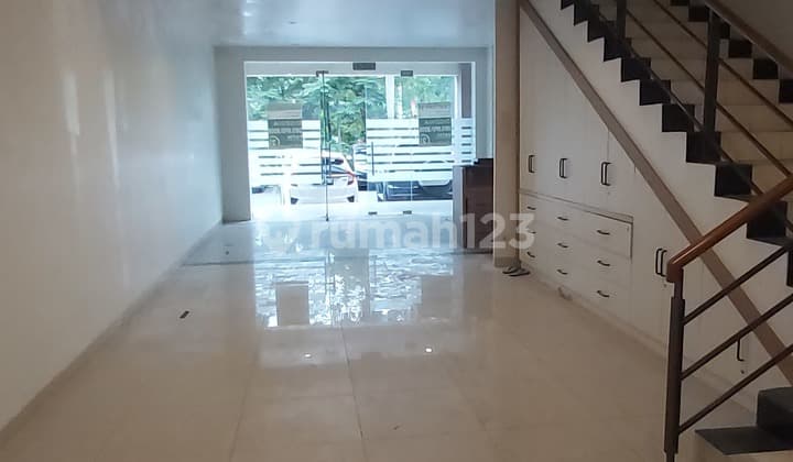 Ruko 3 Lantai Bagus siap Pakai di DI Panjaiatan Cawang, Jatinegara Jakarta Timur