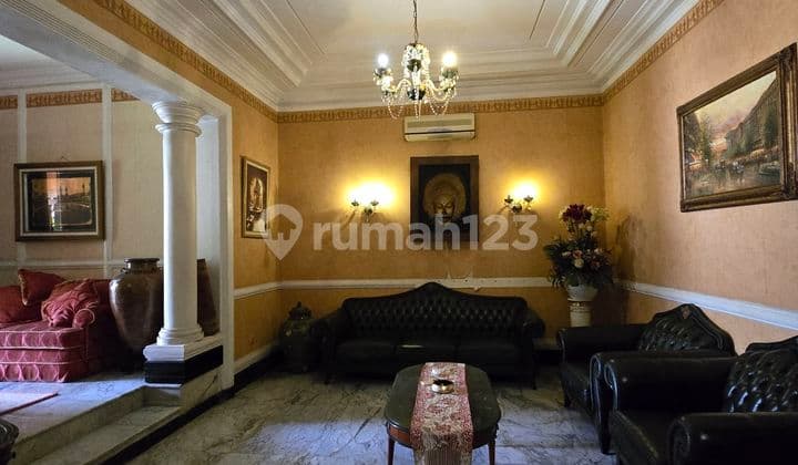 Rumah besar di kawasan premium Cibubur Jakarta Timur