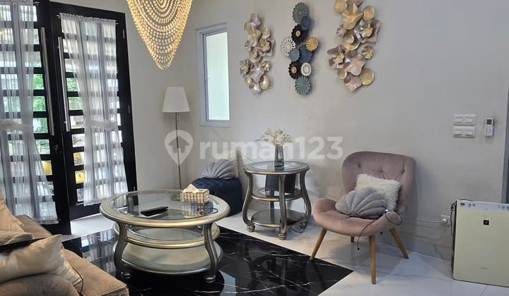 Rumah Bagus Ada Kolam Renang di Legenda Wisata