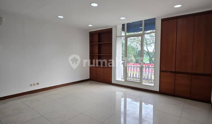 Ready-to-Use Shop House on the Side of Tb Siamtupang Road, Pondok Indah, South Jakarta