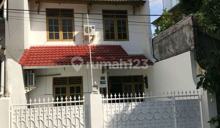 Rumah Strategis 2 Lantai Dekat Segitiga Emas