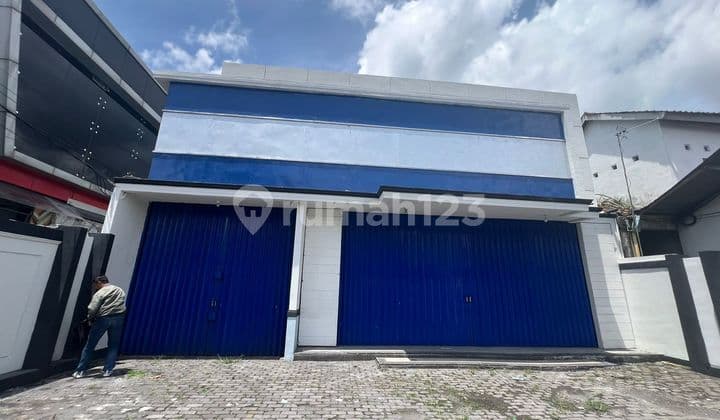 Affordable Shop House by Main Road, Suitable for Business and Office, Location Near JCM