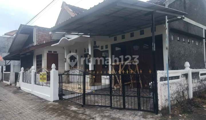 Disewakan Rumah Berlokasi di Jalan Monjali Dekat dengan Jcm dan Ugm