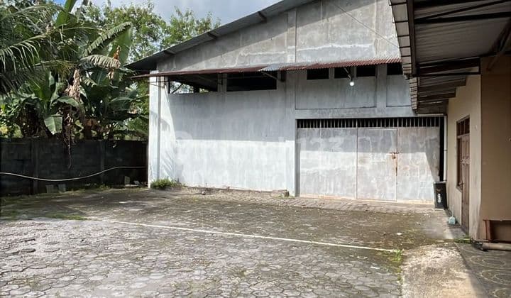 Gudang Pinggir Jln Palagan Cocok untuk Logistik dan Sembako Dkt Hyatt