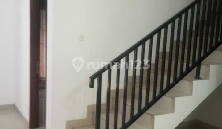 Disewa Rumah Dalam Cluster Pejaten/Siaga, Luas Tanah 145M, Bangunan 2 Lantai 200M, 3 Unit Ac, Kitchen Set, Gordyn, Full Teralis, Ada Taman Belakang Rumah, Carport 2 Mobil,Harga 140 Jt Pertahun Nego Sam