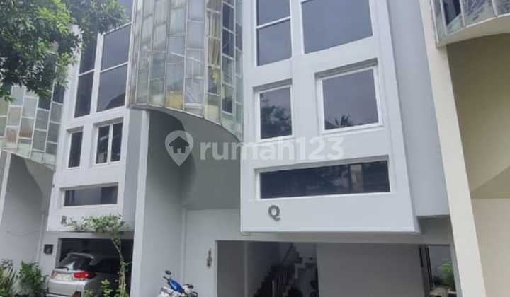 Dijual Cepat Rumah Dalam Cluster Eksklusif Jati Padang Pasar Minggu,Luas Tanah 97M, Bangunan 3 Lantai 188M, Kamar Tidur 3, Garasi 2 Mobil, Fasilitas Cluster Kolam Renang, dan Security 24 Jam, Harga 3 Miliyar Nego Sugi