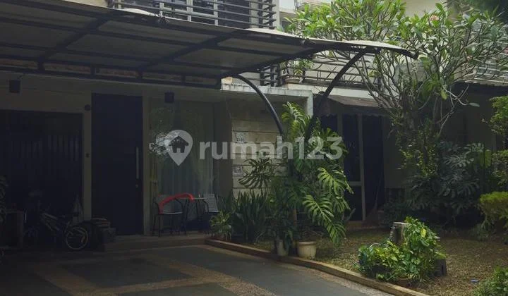 Dijual Cepat Rumah dalam komplek besar Green Andara Residence, luas tanah 195M, bangunan 180M, 2 lantai, 4 kamar tidur, 2 parkir kendaraan, jalan komplek lebar, semi furnished, lingkungan nyaman, harga 5,5 Miliyar Nego Riki