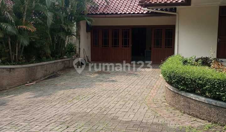 Disewa Rumah Wilayah Kemang Selatan Dalam Cluster, Dalam Luas Tanah 900M, Bangunan 5 Lantai Lantai 500M, 4 Kamar Tidur, Parkir 6 Mobil,Ada Private Pool.harga Sewa 400 Jt Pertahun Nego Sam