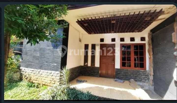 Disewa Rumah Unfurnished wilayah Lenteng Agung, luas tanah 220M, bangunan 1 lantai 3 kamar tidur, 5 parkiran mobil, cocok untuk tempat tinggal dan kantor, harga 85 JT Nego Sugi