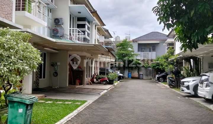 Disewa Rumah Dalam Cluster Jagakarsa, Furnished, Luas Tanah 119M, Bangunan 2 Lantai, 4 Kamar Tidur, Jalan Lebar, Lokasi Strategis, Harga 150 Jt Nego Misrun