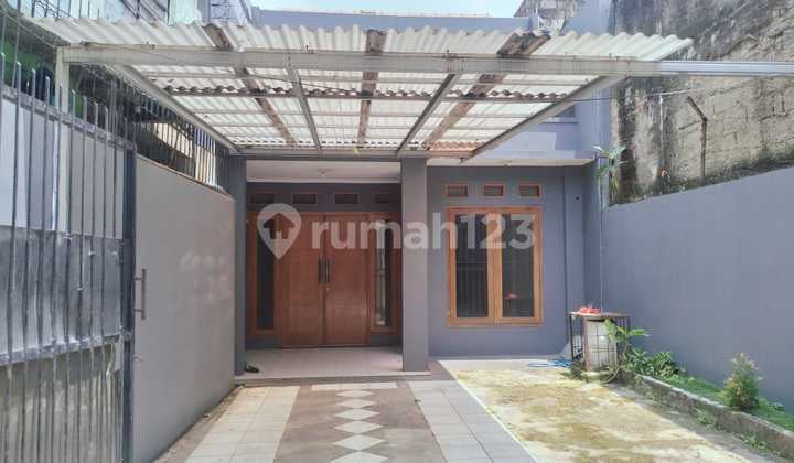 For Rent House in Cilandak Area Behind Cilandak Town Square (Citos), Within a Cluster, Unfurnished, Land Area 176M, Building Area 135M, 3 Bedrooms, Maid's Bedroom, Carport for 3 Cars, Rental Price 200 Jt Negotiable Up To