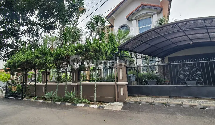 Rumah Luxury 2 Lantai, Furnished, di Jl. Suryalaya Bandung