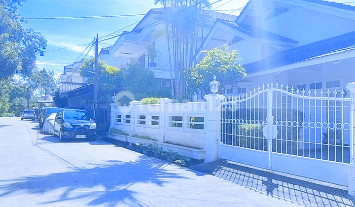 Rumah Asri Hadap Timur di Megapolitan Cinere Estate