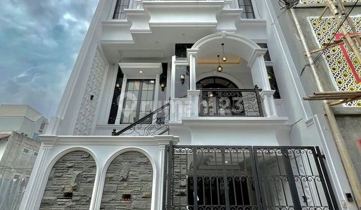 Rumah Dekat Terminal Transjakarta Di Jakarta selatan