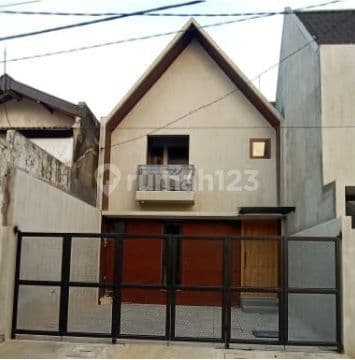 Rumah baru modern scandinavian 2lt Kutisari Indah