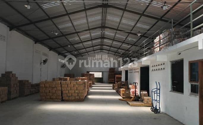 Strategic Warehouse Ready for Use, Dr. Wahidin Street, Kebomas, Gresik