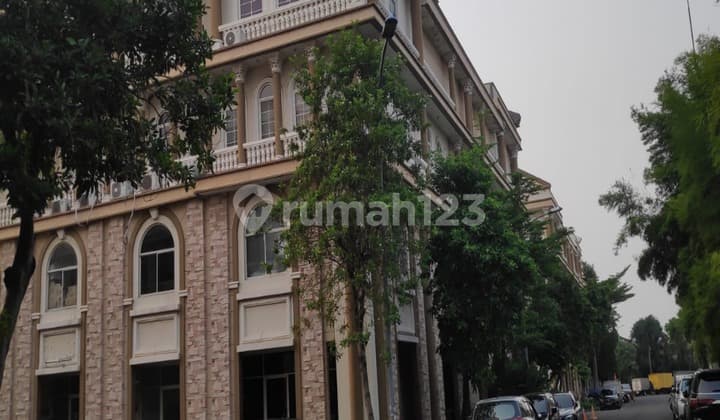 Di jual harga bagus ruko hoek sentra niaga Green Lake City