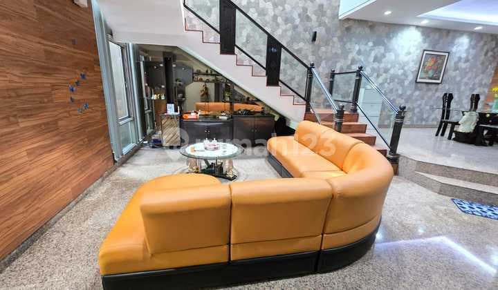 Disewa Rumah Pantai Mutiara 2Lt Furnished Uk251m² at Jakarta Utara