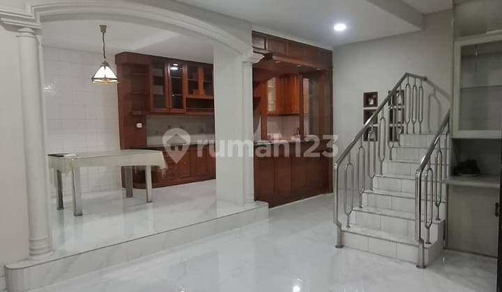 For Rent House Muara Karang 4+1Br Size 153M² In North Jakarta