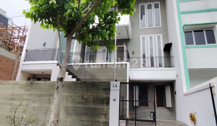 Rumah 10x20 Semi Furnished Bagus SHM Grisenda Jakarta Utara