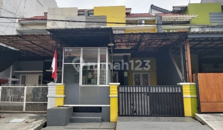 Rumh 2 Lantai di Cluster Sriwedari Taman Harapan Baru Bekasi