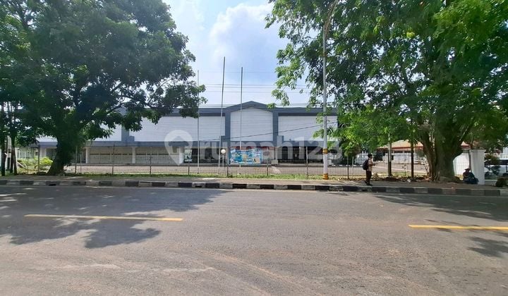 Gudang Ex Pabrik Di Pinggir Jalan Purwakarta Jawa Barat