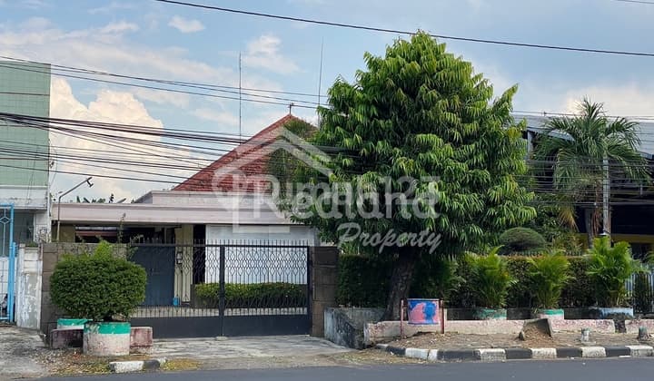Strategic House, Central City on Dr Cipto, Semarang Yl 4771